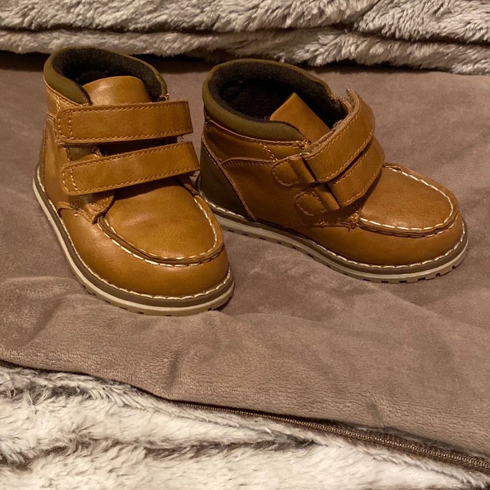 Baby boy Sz 6 boots